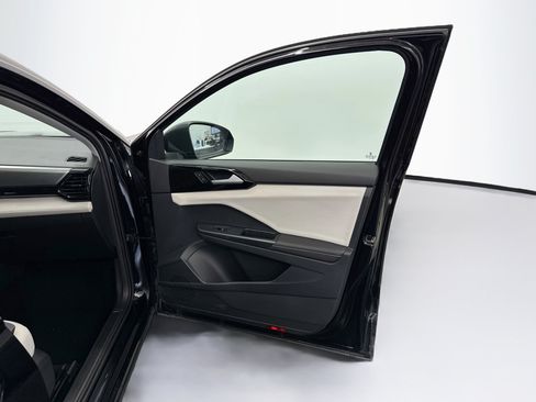 Used 2025 Volkswagen Taos S AWD/4WD image 31