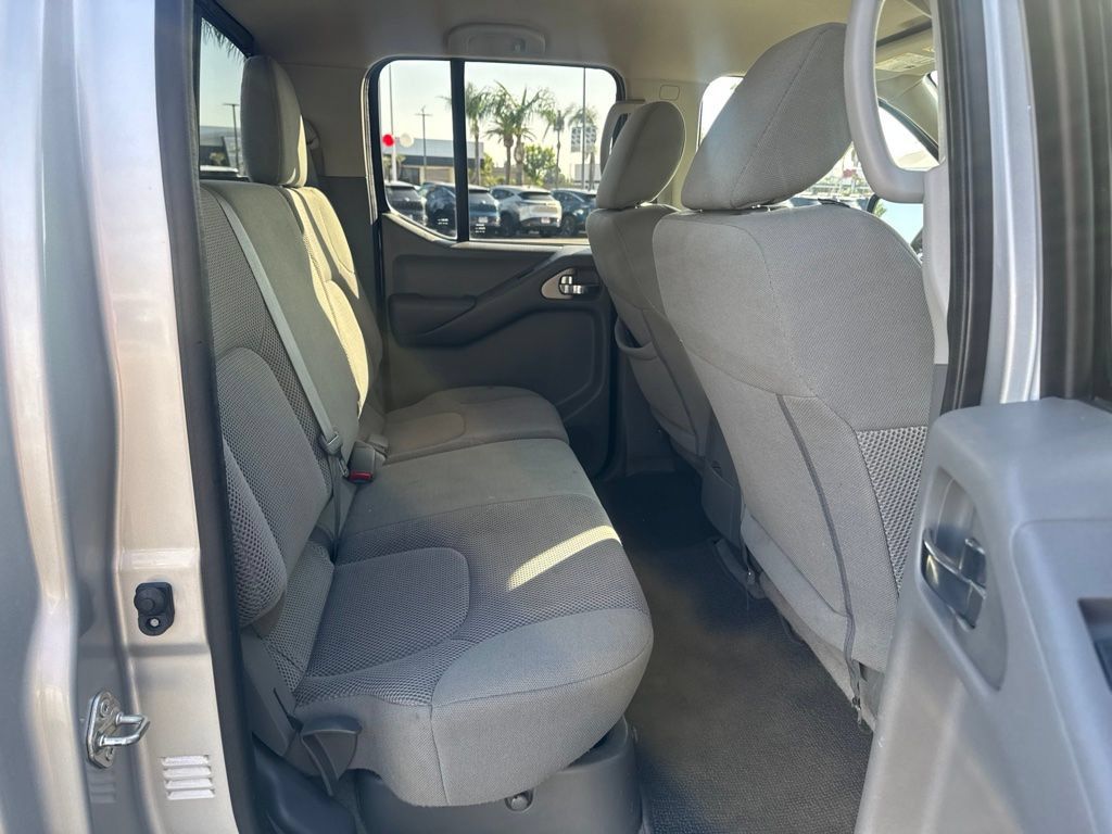 Used 2018 Nissan Frontier SV RWD image 9