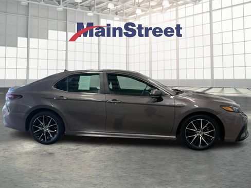 Used 2023 Toyota Camry SE image 6