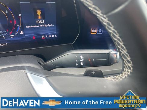 Used 2025 Chevrolet Traverse LT FWD image 16