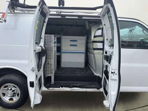 Used 2014 Chevrolet Express 2500 RWD image 15