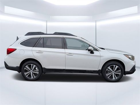 Used 2018 Subaru Outback 2.5i Limited image 2