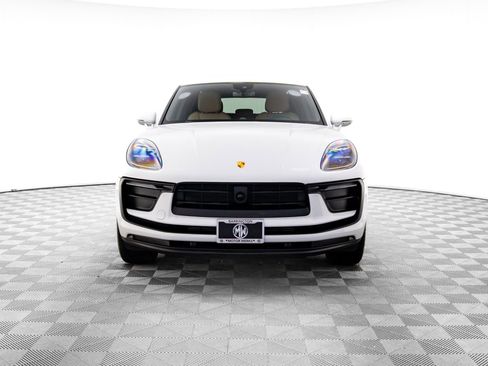 Certified 2025 Porsche Macan image 9
