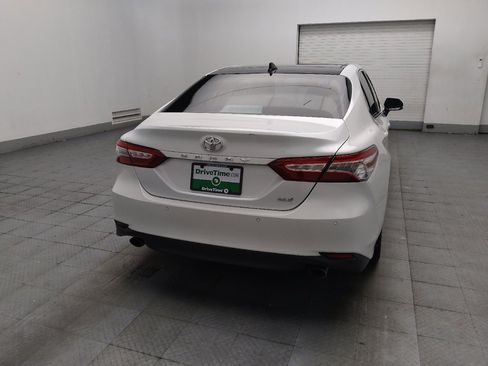Used 2018 Toyota Camry XLE FWD image 7