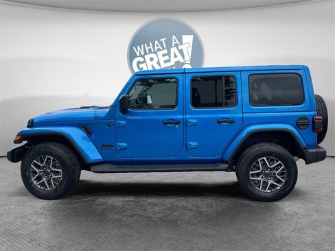 New 2025 Jeep Wrangler Sahara image 7