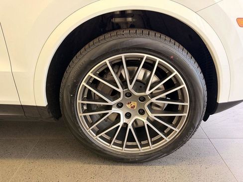 Used 2023 Porsche Cayenne Platinum Edition AWD/4WD image 12