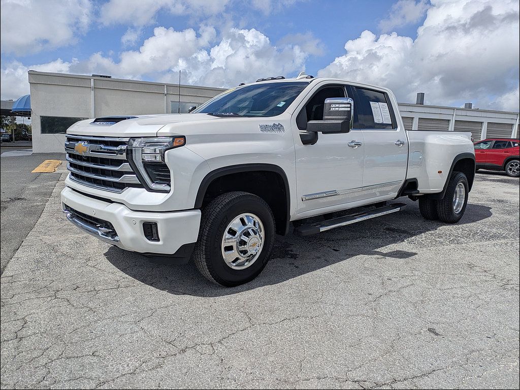 Used 2025 Chevrolet Silverado 3500 High Country w/ Technology Package AWD/4WD image 8