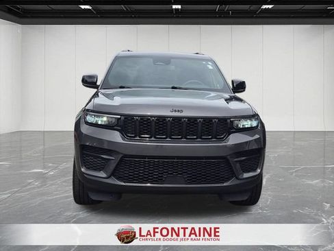 Certified 2023 Jeep Grand Cherokee Altitude AWD/4WD image 8