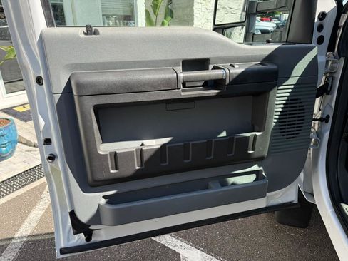 Used 2014 Ford F450 XL w/ Power Equipment Group image 35