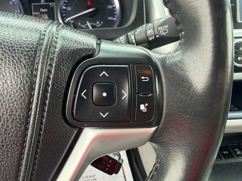Used 2014 Toyota Highlander XLE AWD/4WD image 31