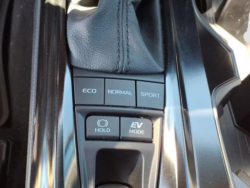 Used 2025 Toyota Camry SE w/ Convenience Package FWD image 21