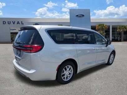 Used 2024 Chrysler Pacifica Touring-L