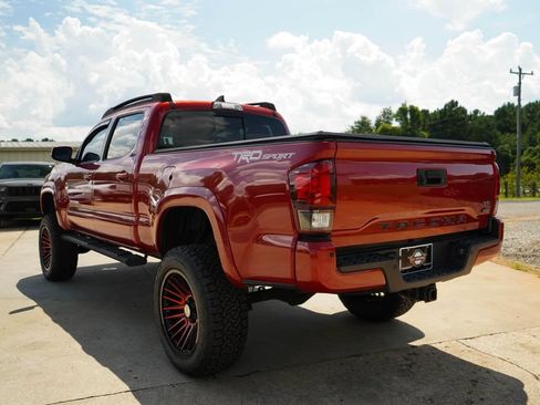 Used 2019 Toyota Tacoma TRD Sport w/ Technology Package RWD image 4