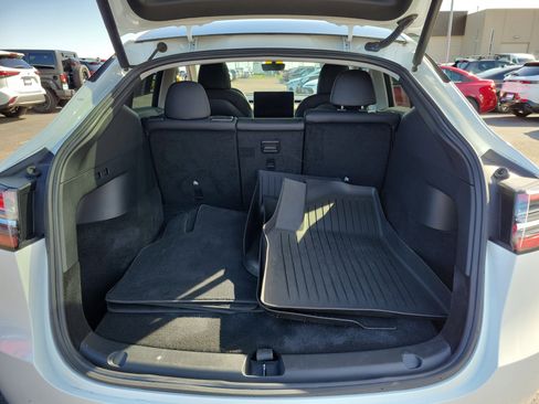 Used 2022 Tesla Model Y Performance image 8