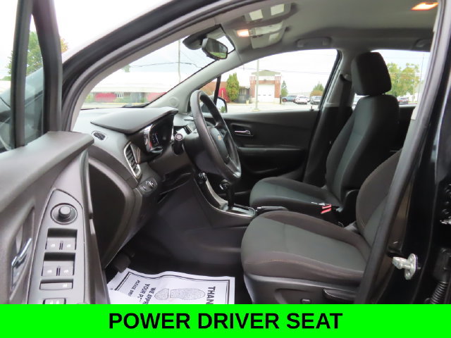 Used 2017 Chevrolet Trax LS AWD/4WD image 16