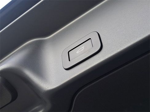 Certified 2023 Land Rover Range Rover Evoque SE image 13