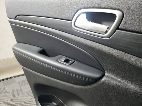 Used 2020 Jeep Grand Cherokee Altitude image 16