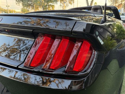 Used 2017 Ford Mustang GT Premium image 16