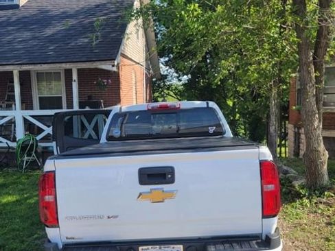 Used 2019 Chevrolet Colorado Z71 AWD/4WD image 3