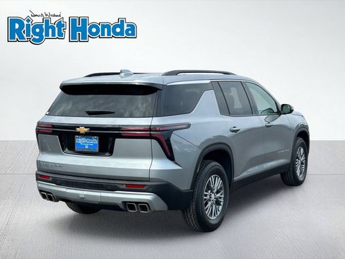 Used 2025 Chevrolet Traverse LT AWD/4WD image 5