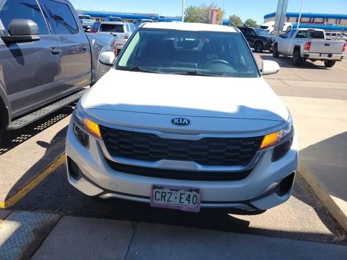 Used 2021 Kia Seltos LX image 2