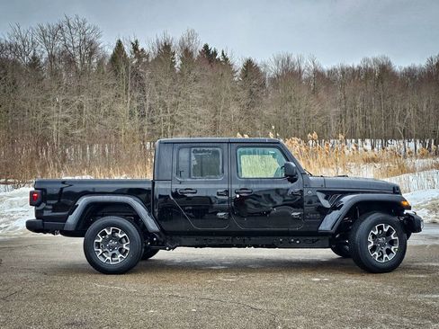 New 2026 Jeep Gladiator Sport image 2