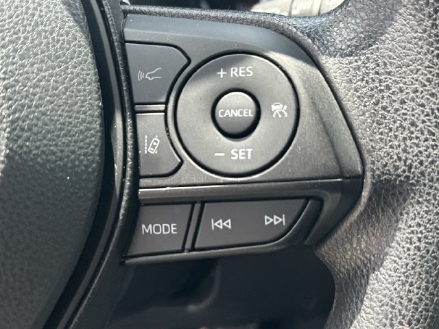 Used 2025 Toyota RAV4 XLE FWD image 25