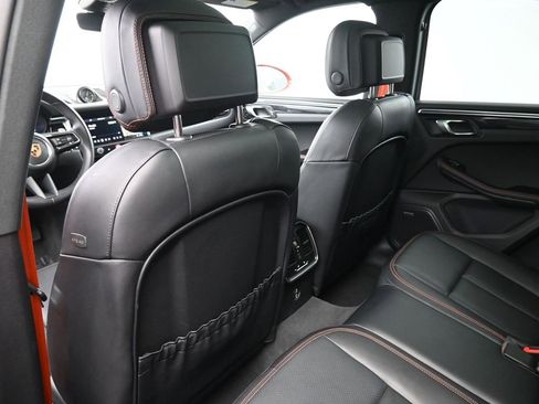 Certified 2025 Porsche Macan image 10