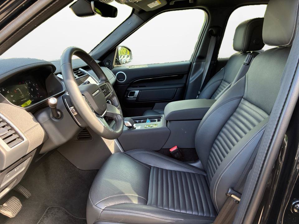 Certified 2025 Land Rover Discovery S AWD/4WD image 9