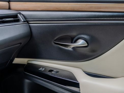 Used 2023 Lexus ES 300h w/ Premium Package FWD image 22