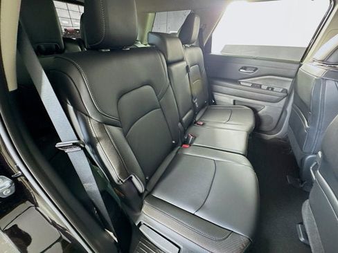 New 2025 Nissan Pathfinder SL image 29