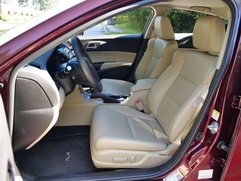 Used 2013 Acura ILX w/ Technology Package image 15