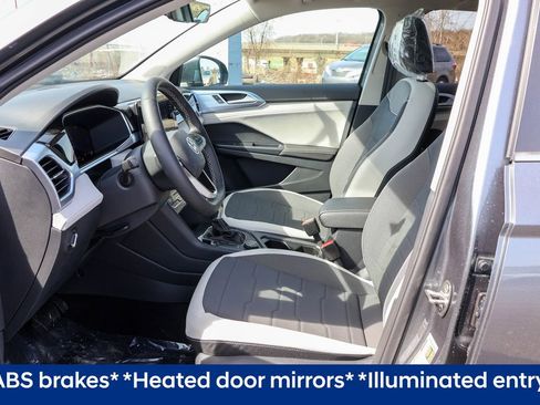 Used 2025 Volkswagen Taos SE image 5