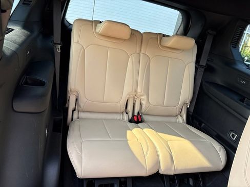 Used 2023 Jeep Grand Cherokee L Limited AWD/4WD image 30