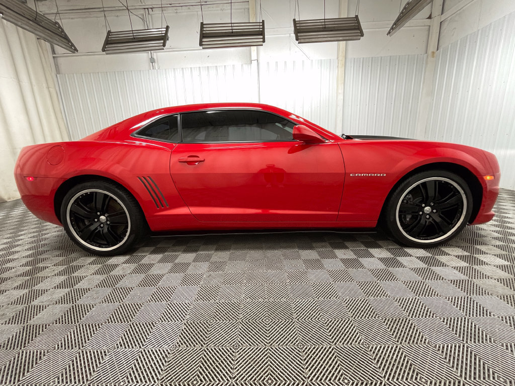 Used 2010 Chevrolet Camaro SS RWD image 15