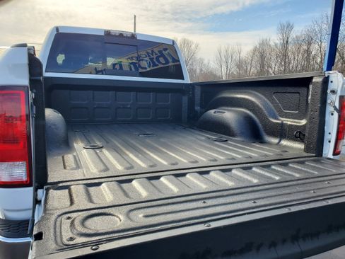 Used 2018 RAM 3500 SLT w/ Luxury Group image 29