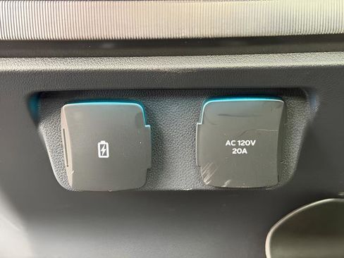 Used 2025 Ford F150 Platinum image 44