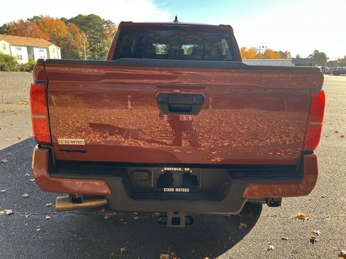 Used 2025 Toyota Tacoma TRD Off-Road image 4