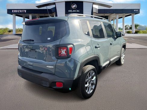 Used 2018 Jeep Renegade Latitude image 3