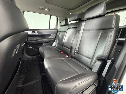 Used 2025 Hyundai Santa Fe Limited AWD/4WD image 18