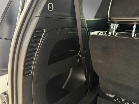 Used 2025 Chrysler Pacifica Limited FWD image 18