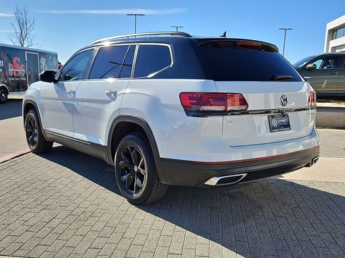 Used 2023 Volkswagen Atlas SE image 2