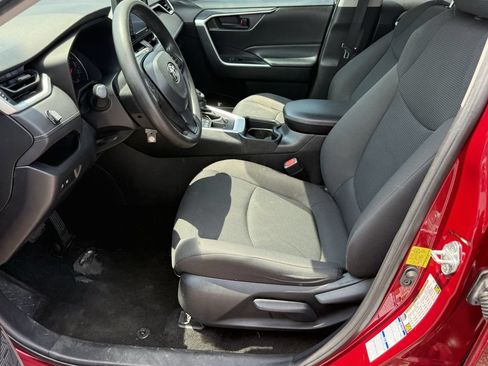 Used 2021 Toyota RAV4 LE AWD/4WD image 12