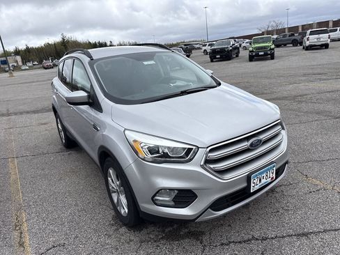 Used 2017 Ford Escape SE w/ Equipment Group 201A FWD image 2