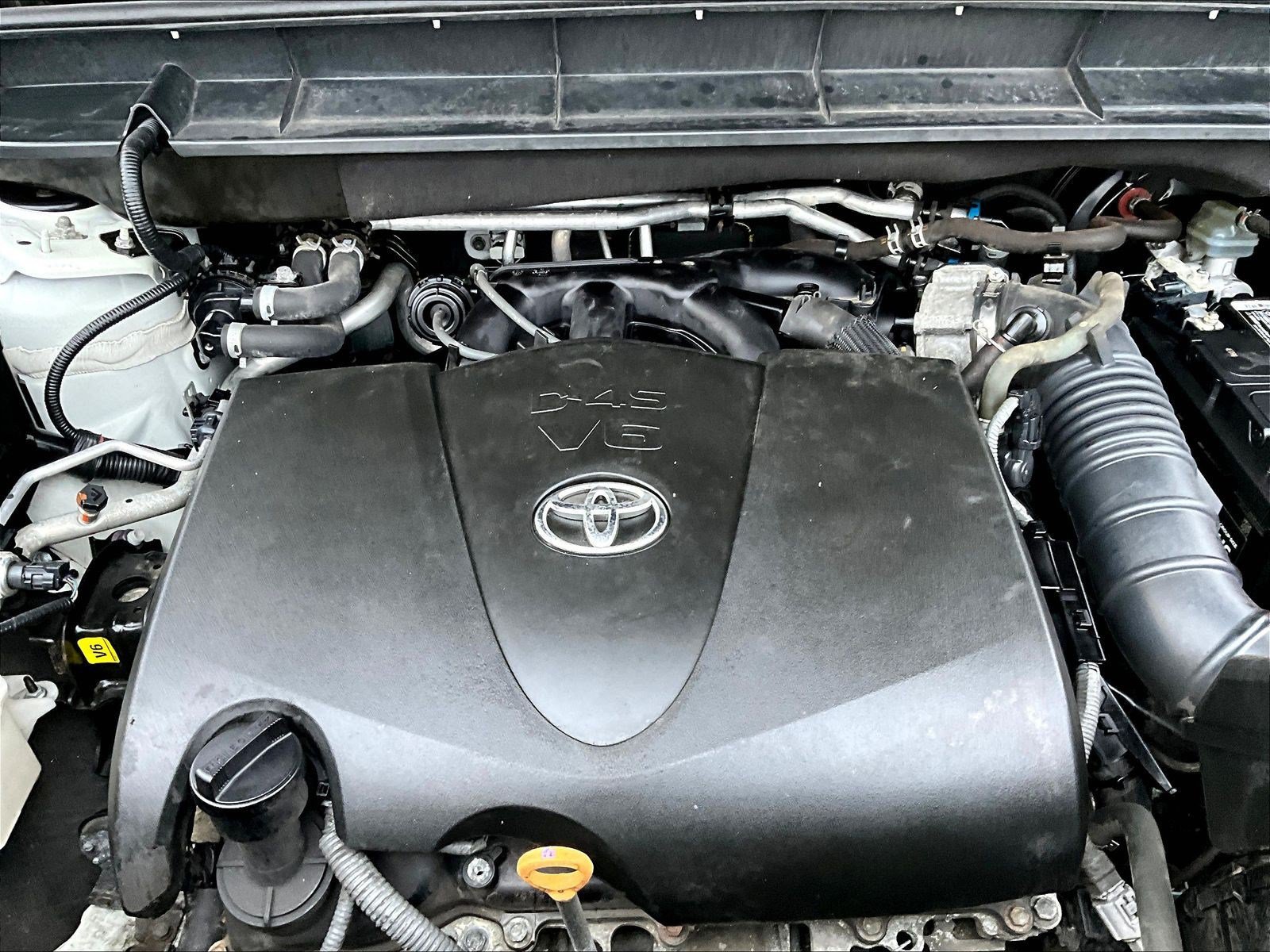 Used 2020 Toyota Highlander XLE AWD/4WD image 31