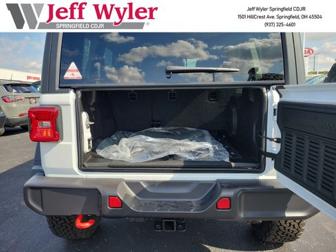 New 2025 Jeep Wrangler Rubicon w/ Technology Group image 5