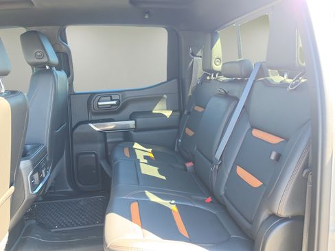 Used 2021 GMC Sierra 1500 AT4 w/ AT4 Preferred Package AWD/4WD image 13