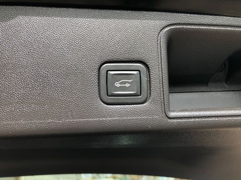 Used 2024 GMC Terrain SLT image 28