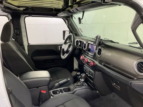 Used 2019 Jeep Wrangler Unlimited Sahara AWD/4WD image 34