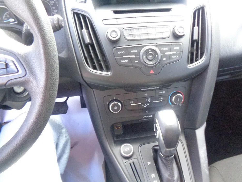 Used 2015 Ford Focus SE FWD image 16